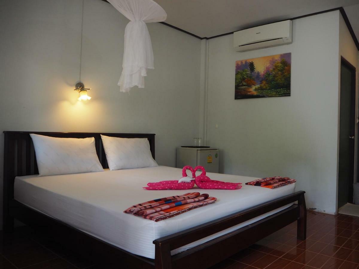 Bluesky Beach Bungalows Ko Lanta Exterior foto
