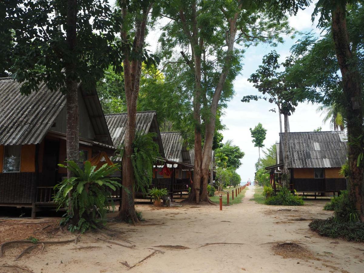 Bluesky Beach Bungalows Ko Lanta Exterior foto