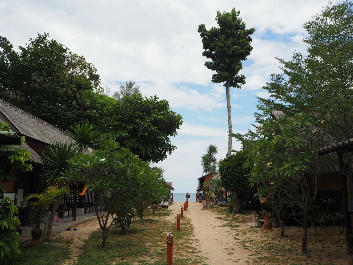 Bluesky Beach Bungalows Ko Lanta Exterior foto