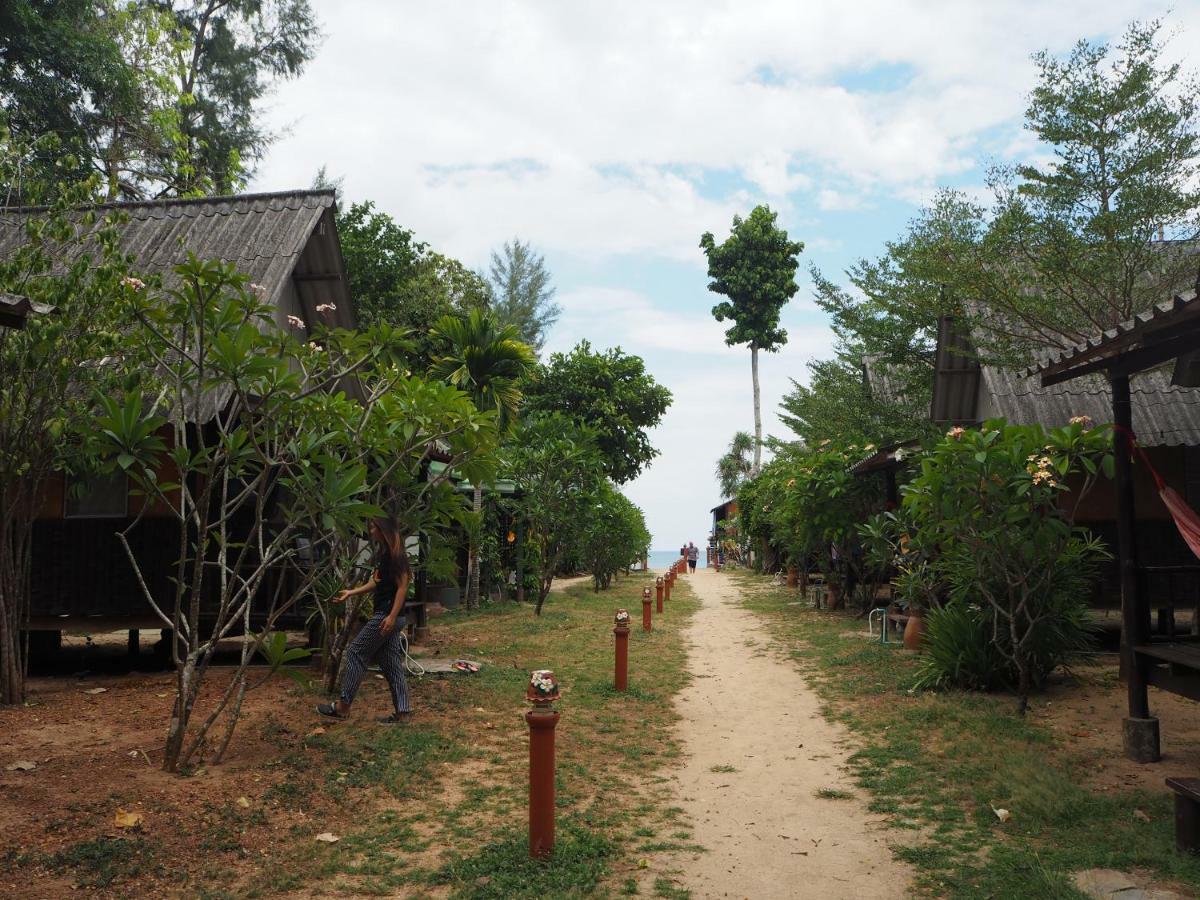 Bluesky Beach Bungalows Ko Lanta Exterior foto