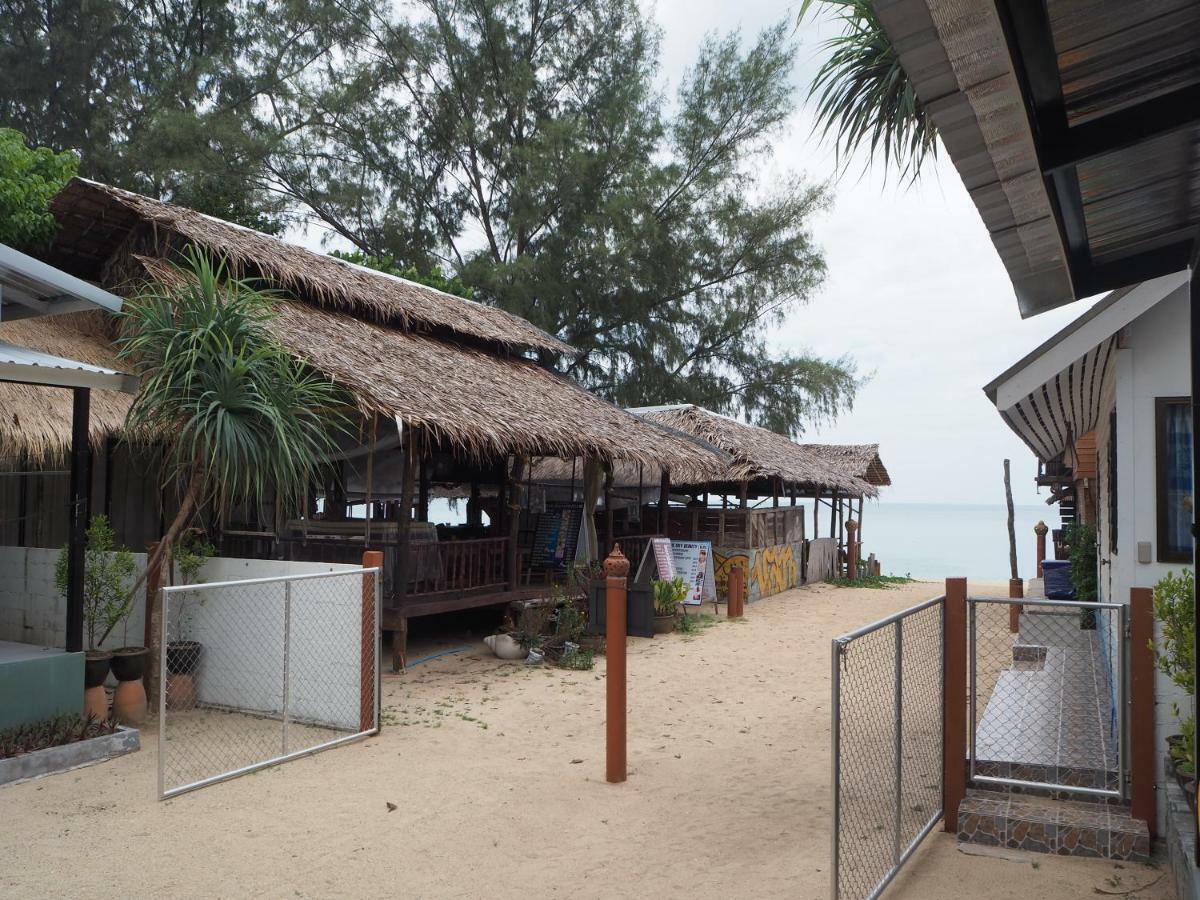 Bluesky Beach Bungalows Ko Lanta Exterior foto